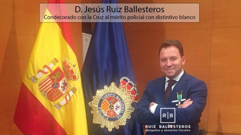 Jesús Ruiz Ballesteros recibe la Cruz al Mérito Policial