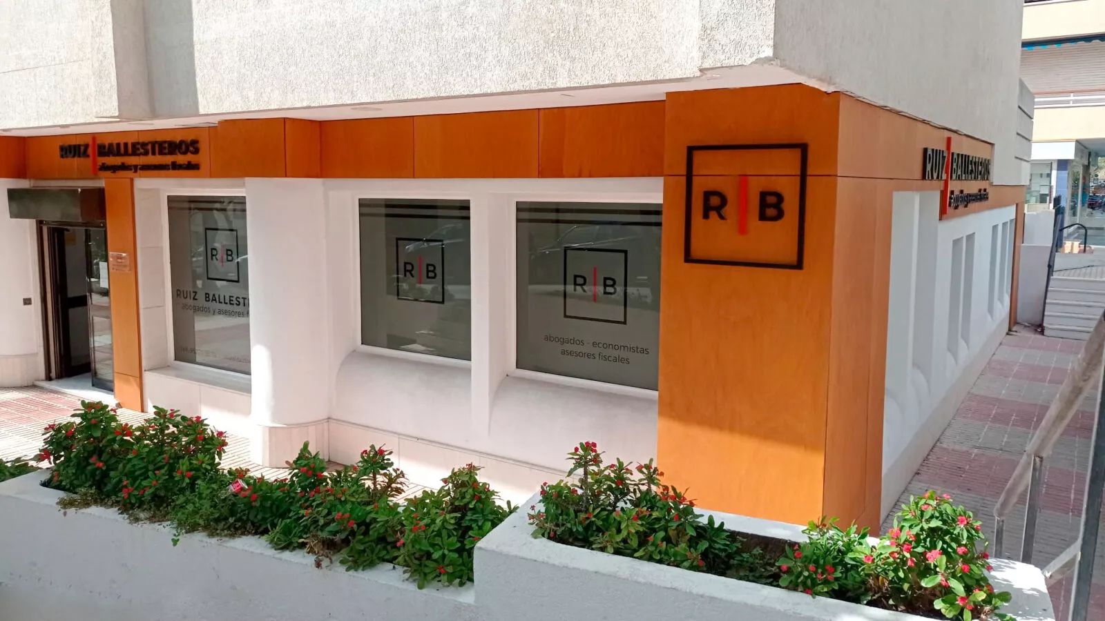 Fachada Despacho Ruiz Ballesteros
